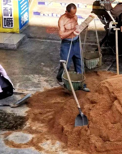 建筑工地搬砖图片
