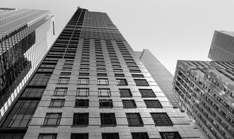 引领未来，现代建筑大师的独白——探讨建筑艺术与知识共享