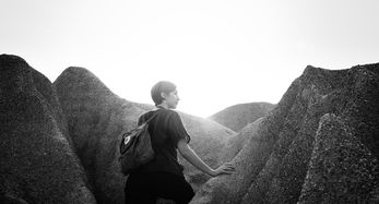 年轻人的到此一游，探索、激情与成长的旅程